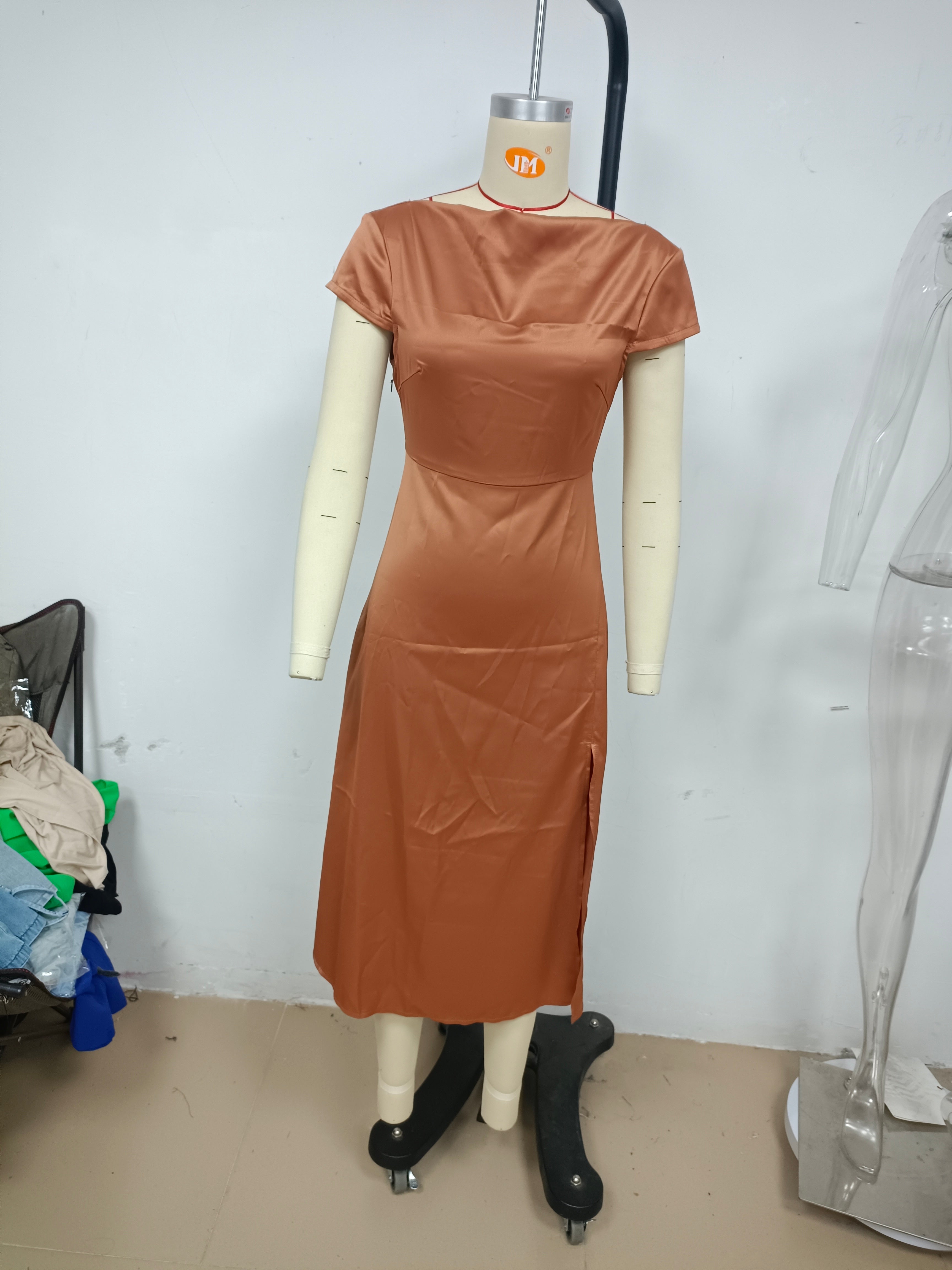 Edgewater Solid Color Swing Collar Back Twist Hollow Out Mid Length Dress