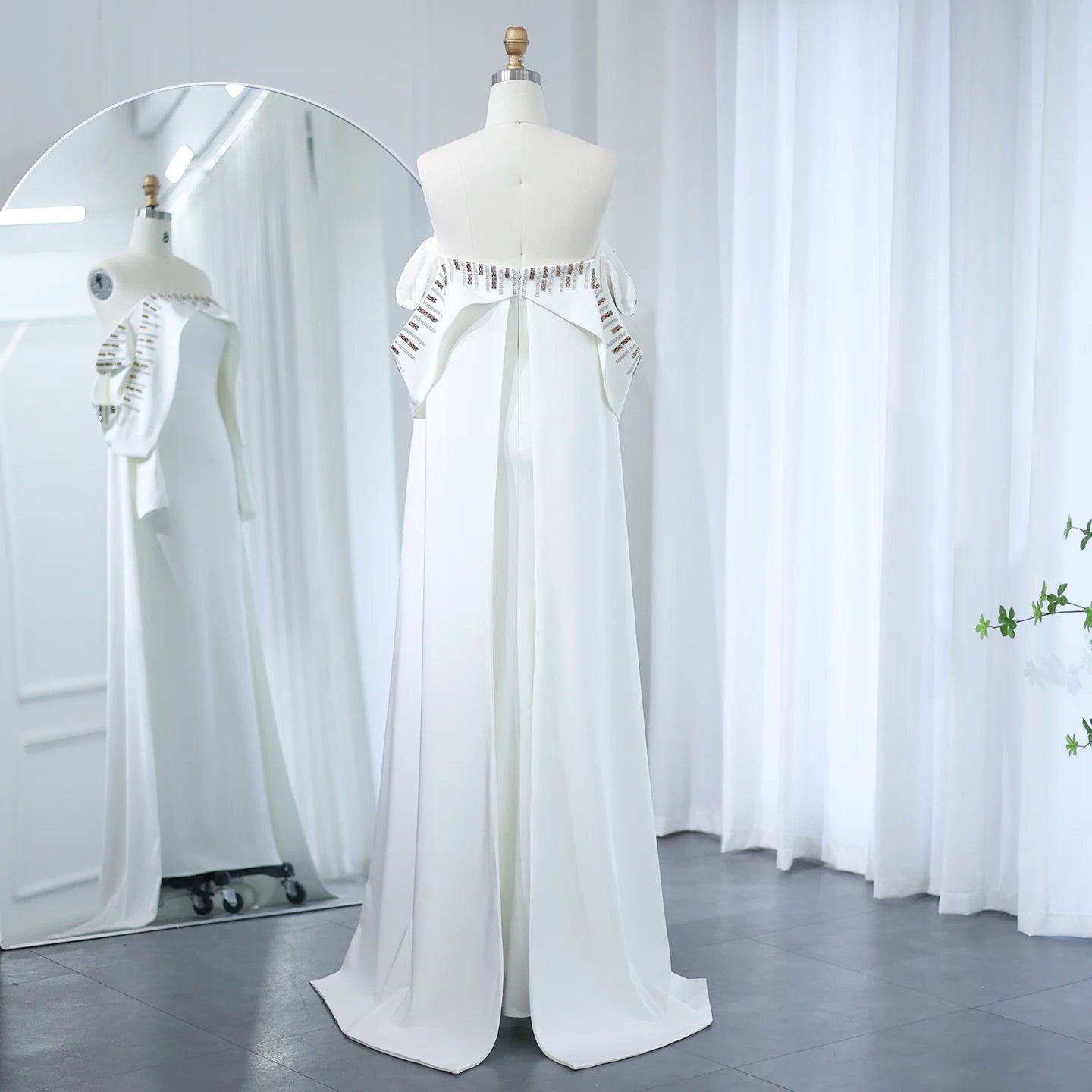 White Satin Mermaid Simple Arabic Design 3D Natural Pleats Feathers Wedding Dress