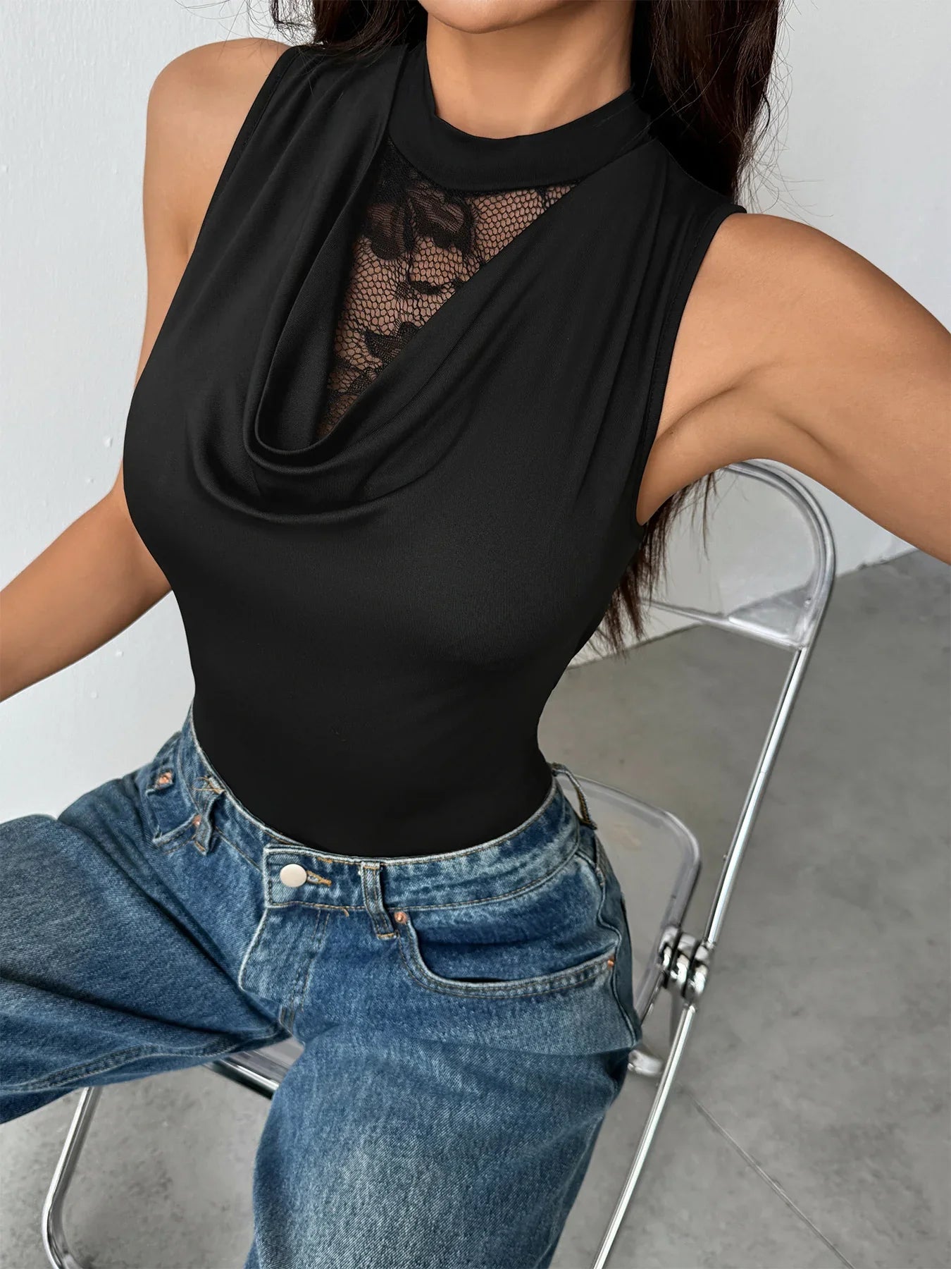 Terrytown Elegant Stitching Lace Swing Collar Sleeveless Slim Top