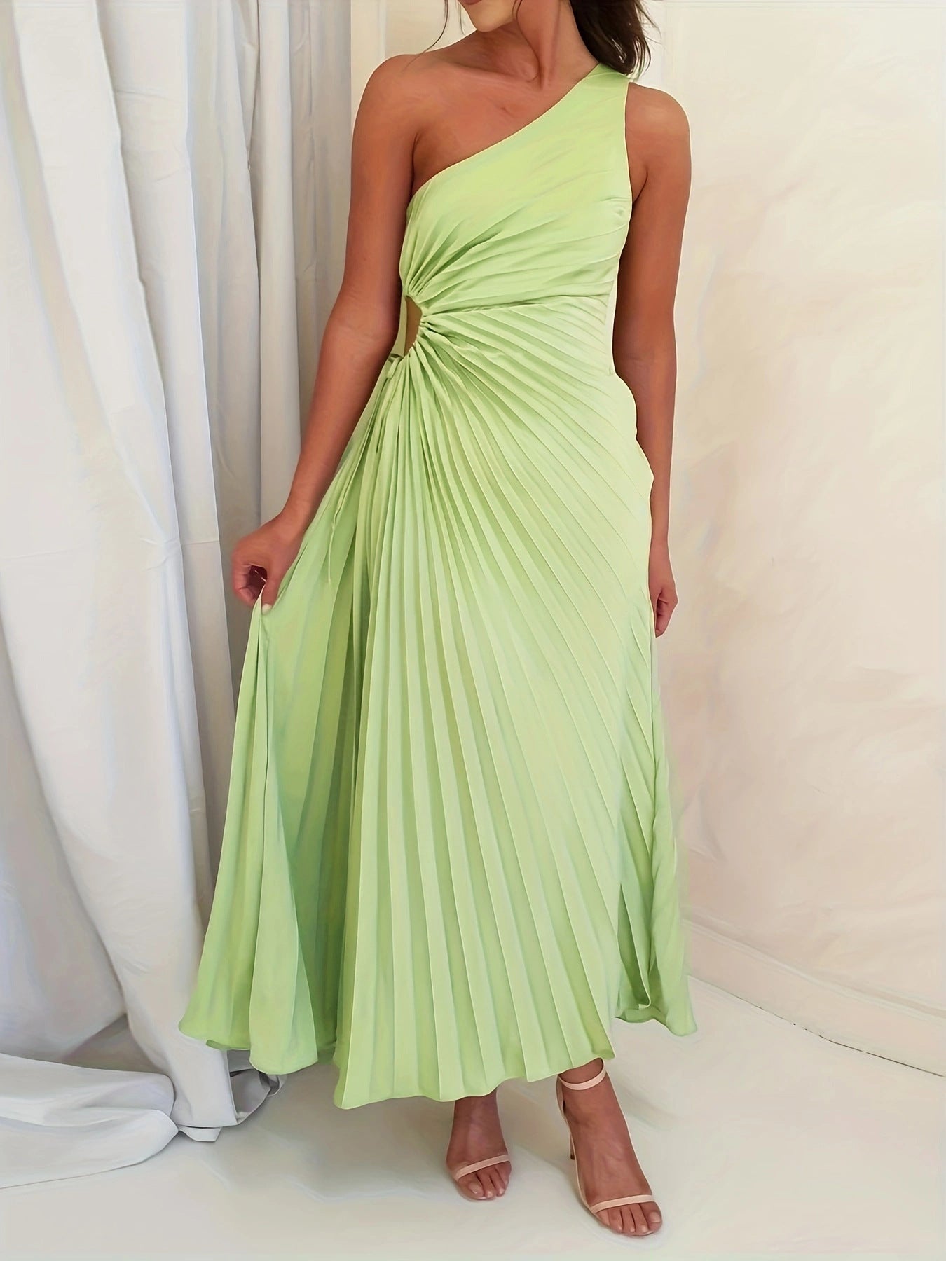 Portland One Shoulder Diagonal Collar Solid Color Crumpled Dress