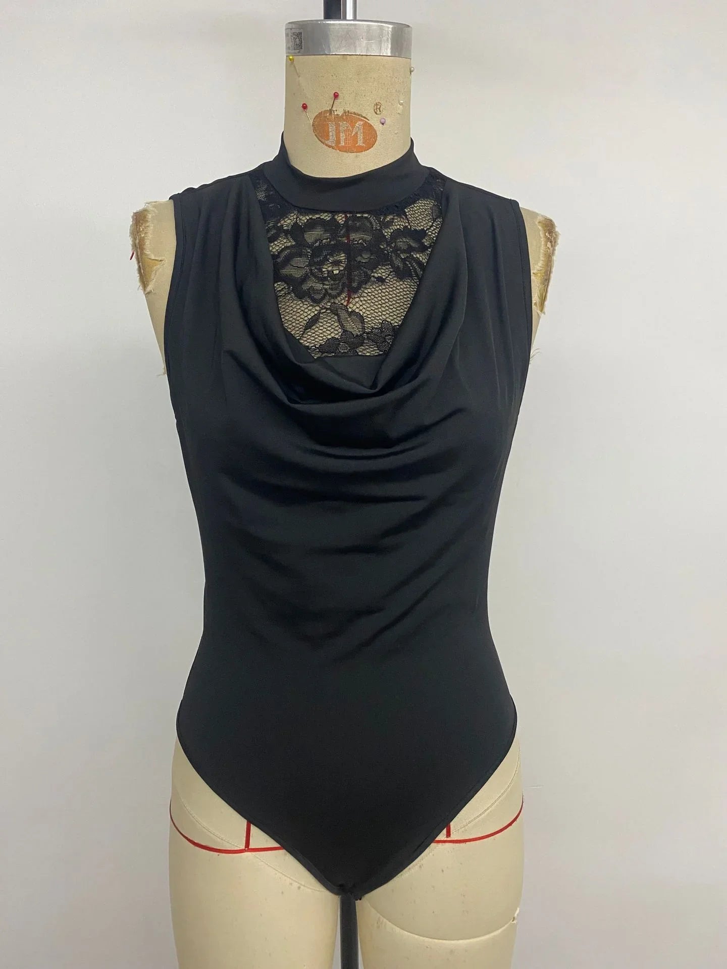 Terrytown Elegant Stitching Lace Swing Collar Sleeveless Slim Top