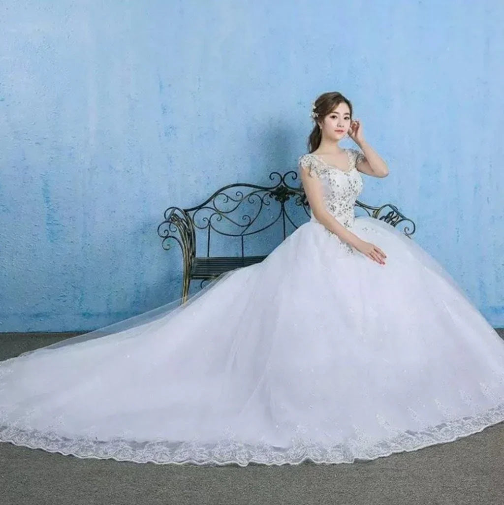 Luxury Wedding Dress Elegant Lace Appliques V-neck