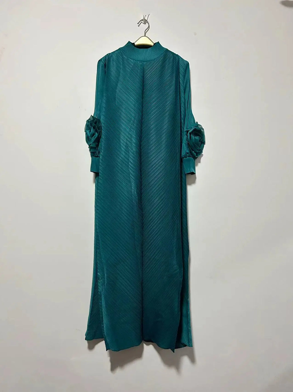 Miyake Solid Color Long Sleeved Three-dimensional Embroidered Temperament Long Loose Dress