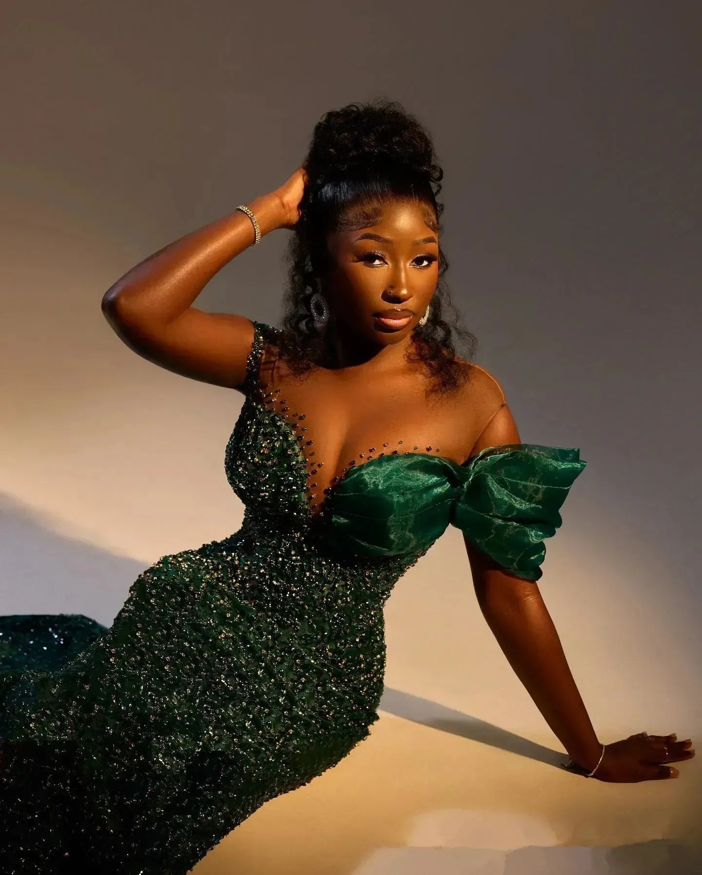 Betlement Sparkling Green Mermaid Ball Dress V Neck Backless Sexy Crystal Bead Dress