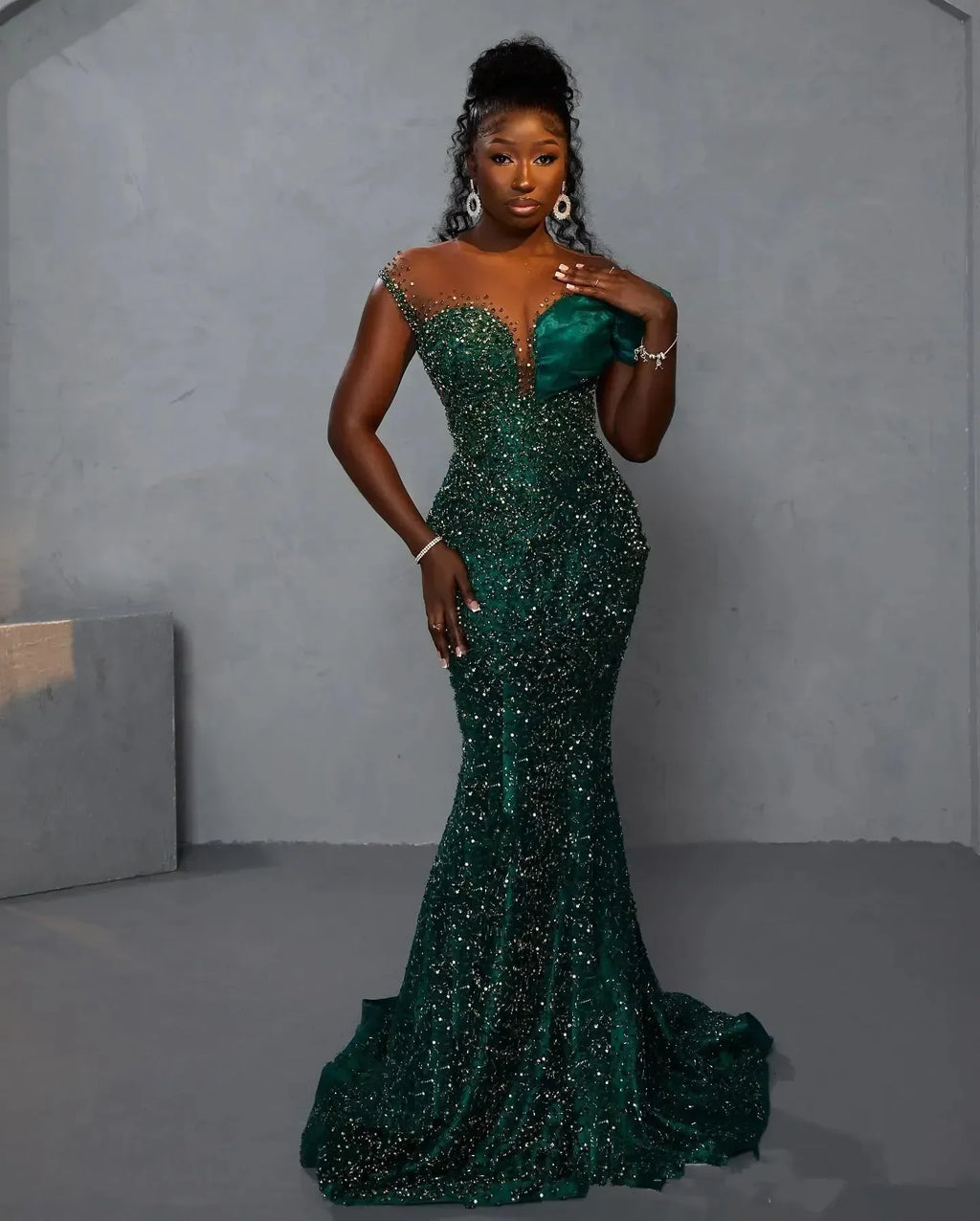 Betlement Sparkling Green Mermaid Ball Dress V Neck Backless Sexy Crystal Bead Dress
