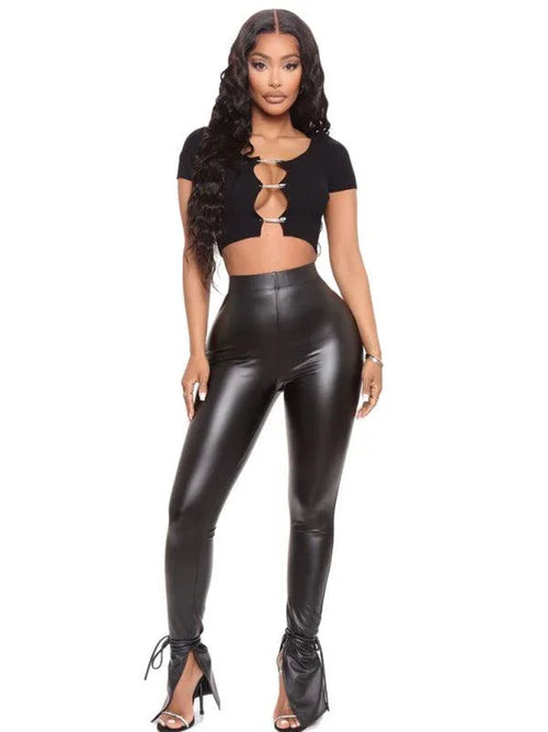 Alondra Vegan PU Leather Pants With Adjustable Suspender Straps Slit - Vestir en Moda