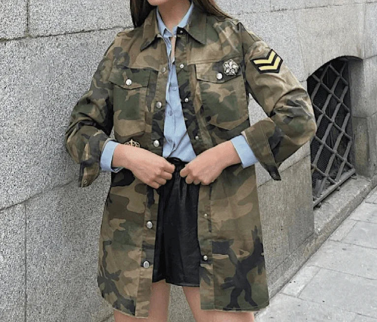 Hope Loose Casual Retro Badge Labeling Camouflage Jacket - Vestir en Moda