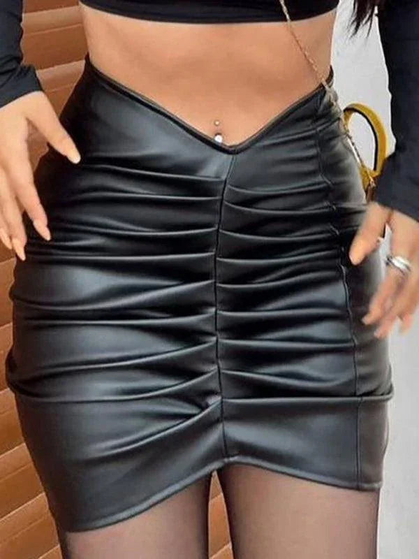 Maddison Vegan Leather V Low At Waist Ruched Skirt - Vestir en Moda