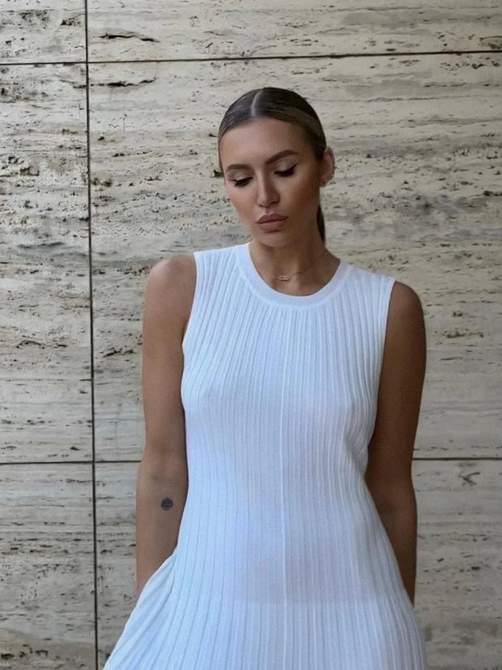 Nia Sleeveless Pleat Round Neck A-line Pit Strip Slim Long Dress - Vestir en Moda