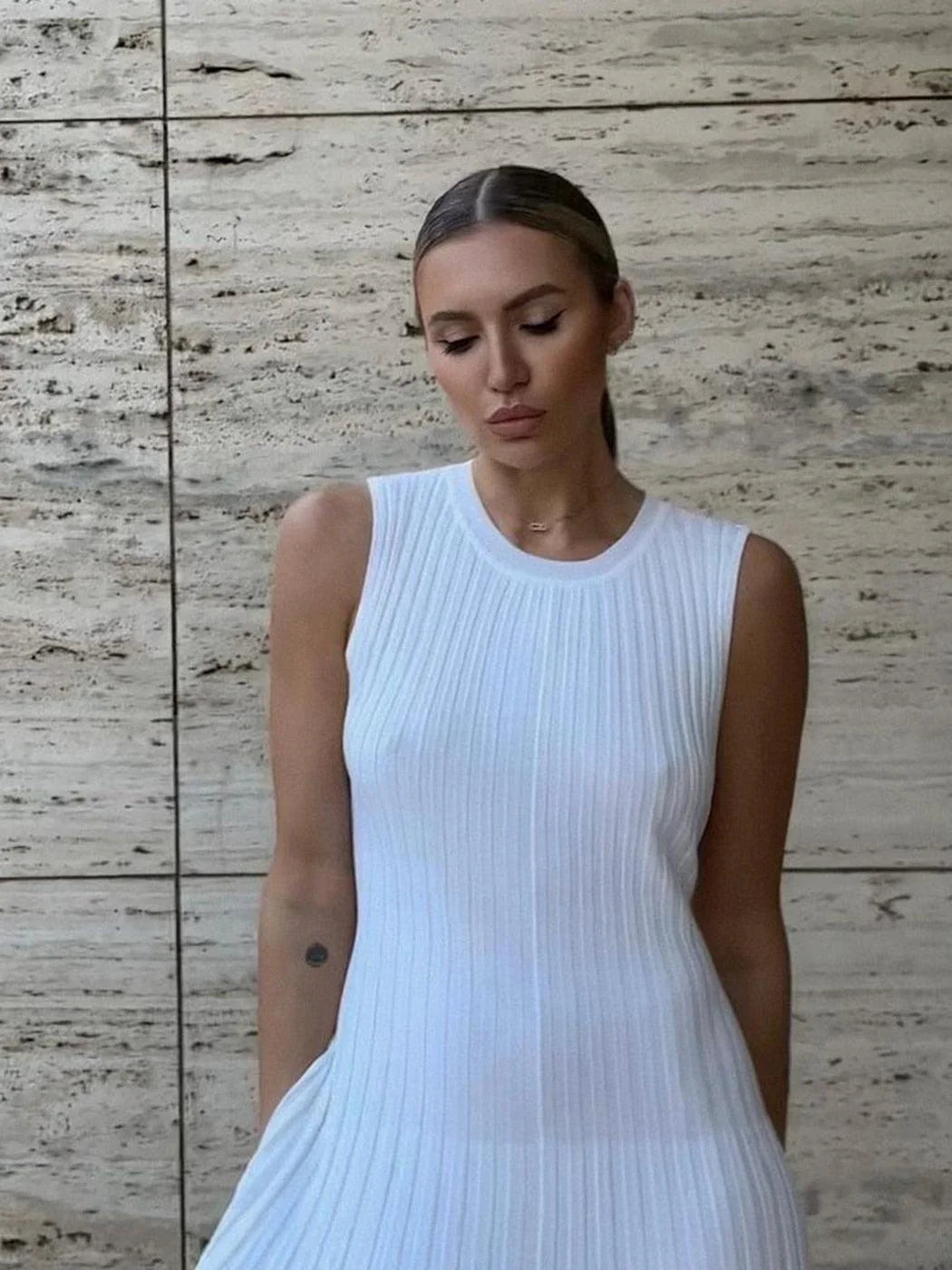 Nia Sleeveless Pleat Round Neck A-line Pit Strip Slim Long Dress - Vestir en Moda