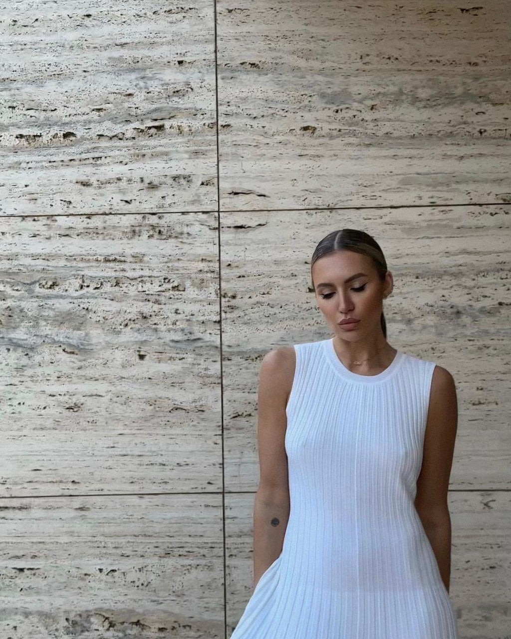Nia Sleeveless Pleat Round Neck A-line Pit Strip Slim Long Dress - Vestir en Moda