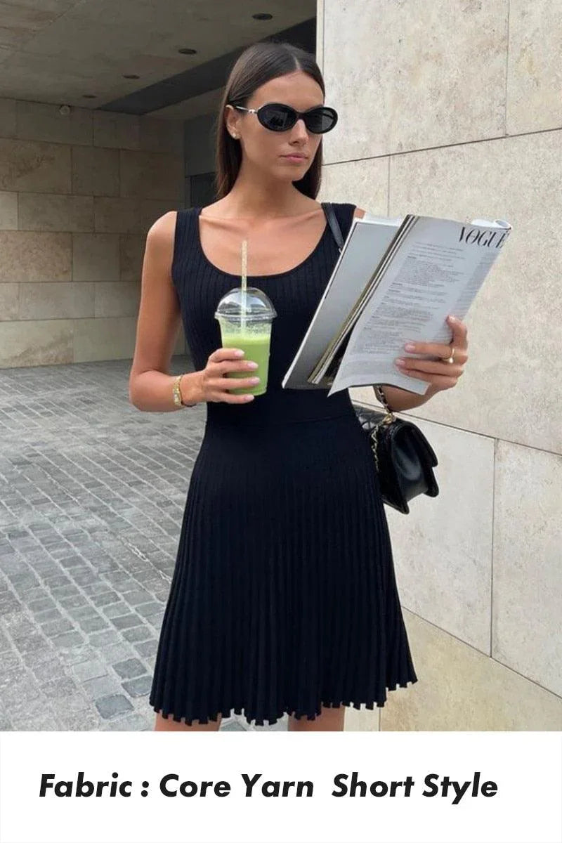 Nia Sleeveless Pleat Round Neck A-line Pit Strip Slim Long Dress - Vestir en Moda