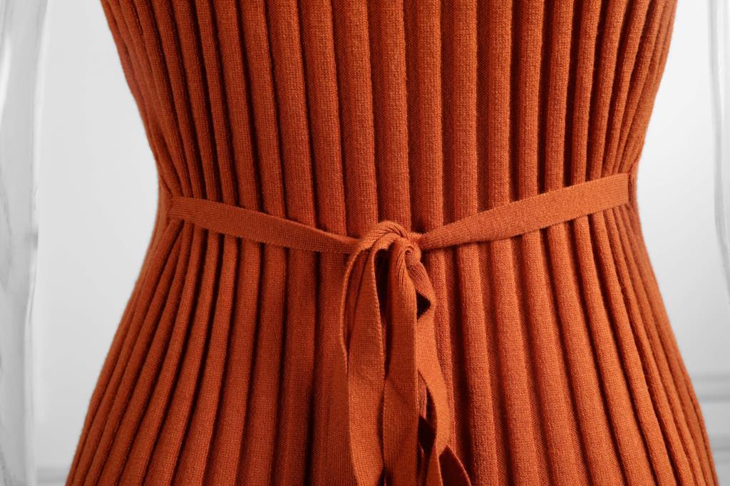 Nia Sleeveless Pleat Round Neck A-line Pit Strip Slim Long Dress - Vestir en Moda