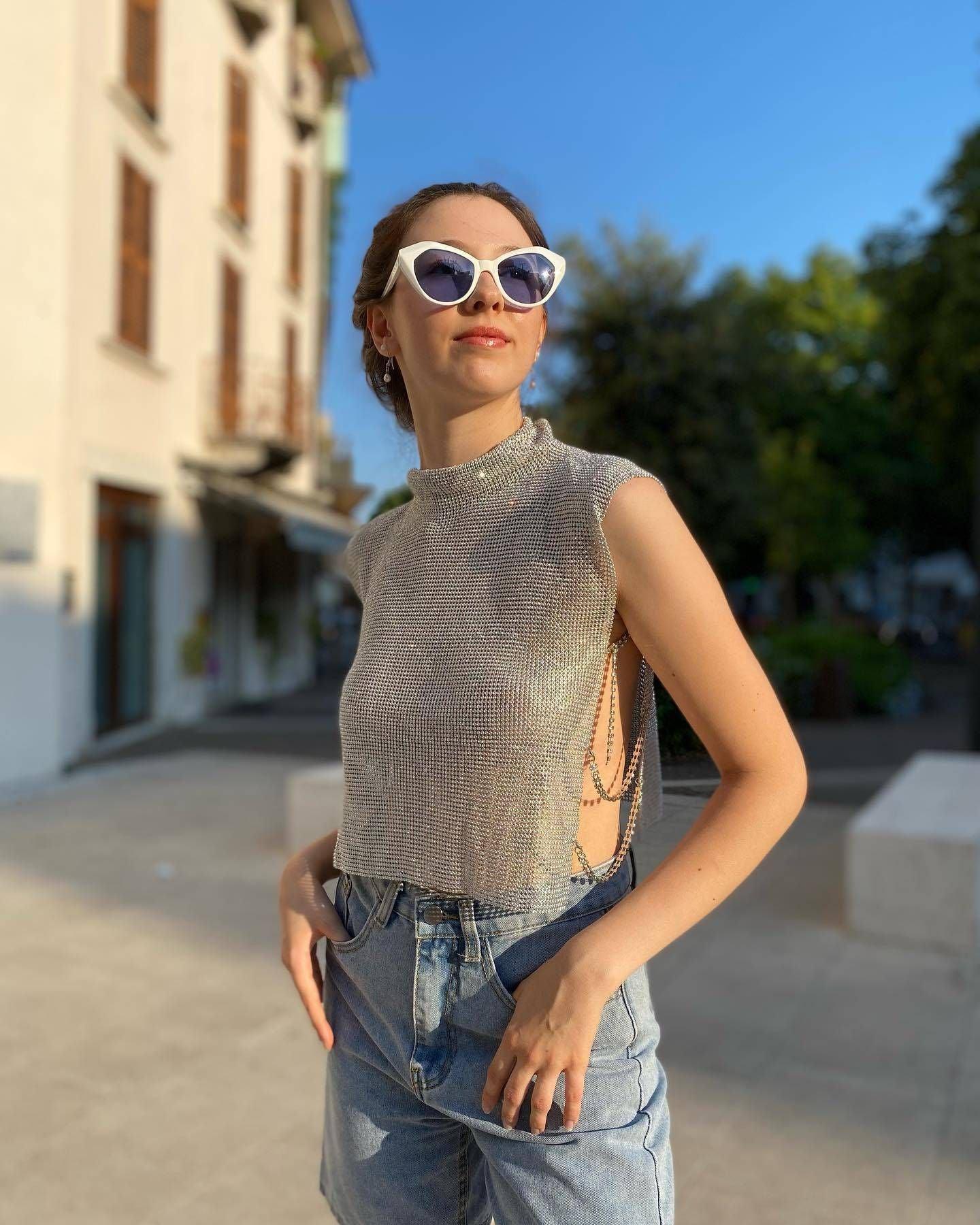 Olivia Diamond Vest Luxury Turtleneck Rhinestone Top - Vestir en Moda