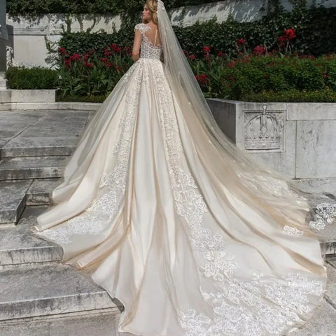 Vintage Cap Sleeve Luxury Ball Gown Wedding Dress