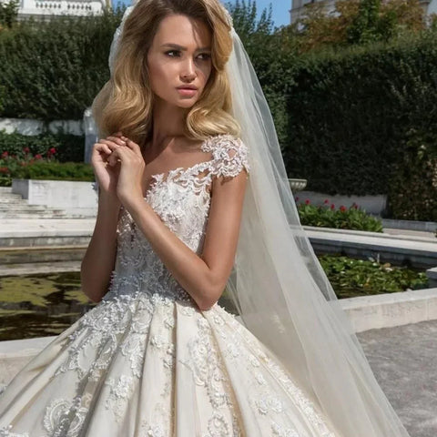 Vintage Cap Sleeve Luxury Ball Gown Wedding Dress