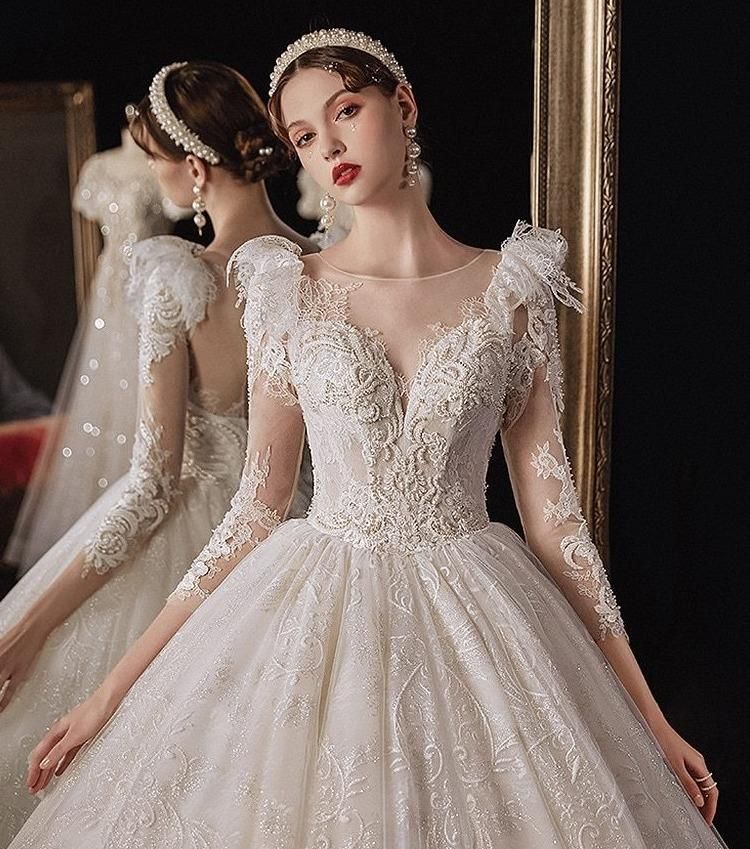 Luxurious Princess Wedding Dresses with Shiny Pearls