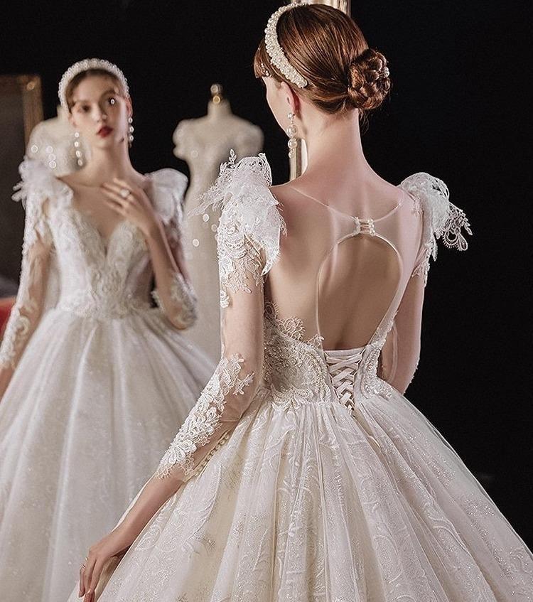 Luxurious Princess Wedding Dresses with Shiny Pearls