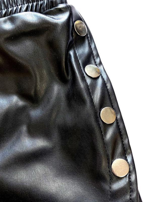 Raya Side Button PU Leather High Waist Solid Color Slit Shorts - Vestir en Moda