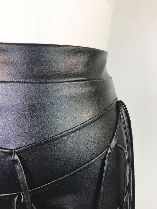 Ryan Sexy PU Leather Style Rope Braided Low Waist Solid Shorts - Vestir en Moda