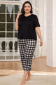 V-Neck Tee and Plaid Cropped Two pieces sets - Vestir en Moda