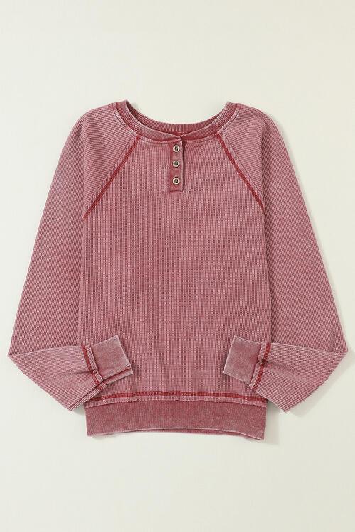 Jenny Waffle Knit Raglan Sleeve Henley Sweater - Vestir en Moda